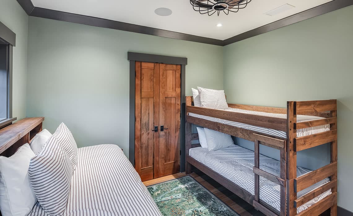 greenbedroom-bunk-beds